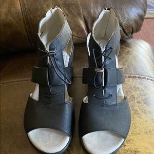 JBU 9 black Coco Encore Wedge Sandal like new!